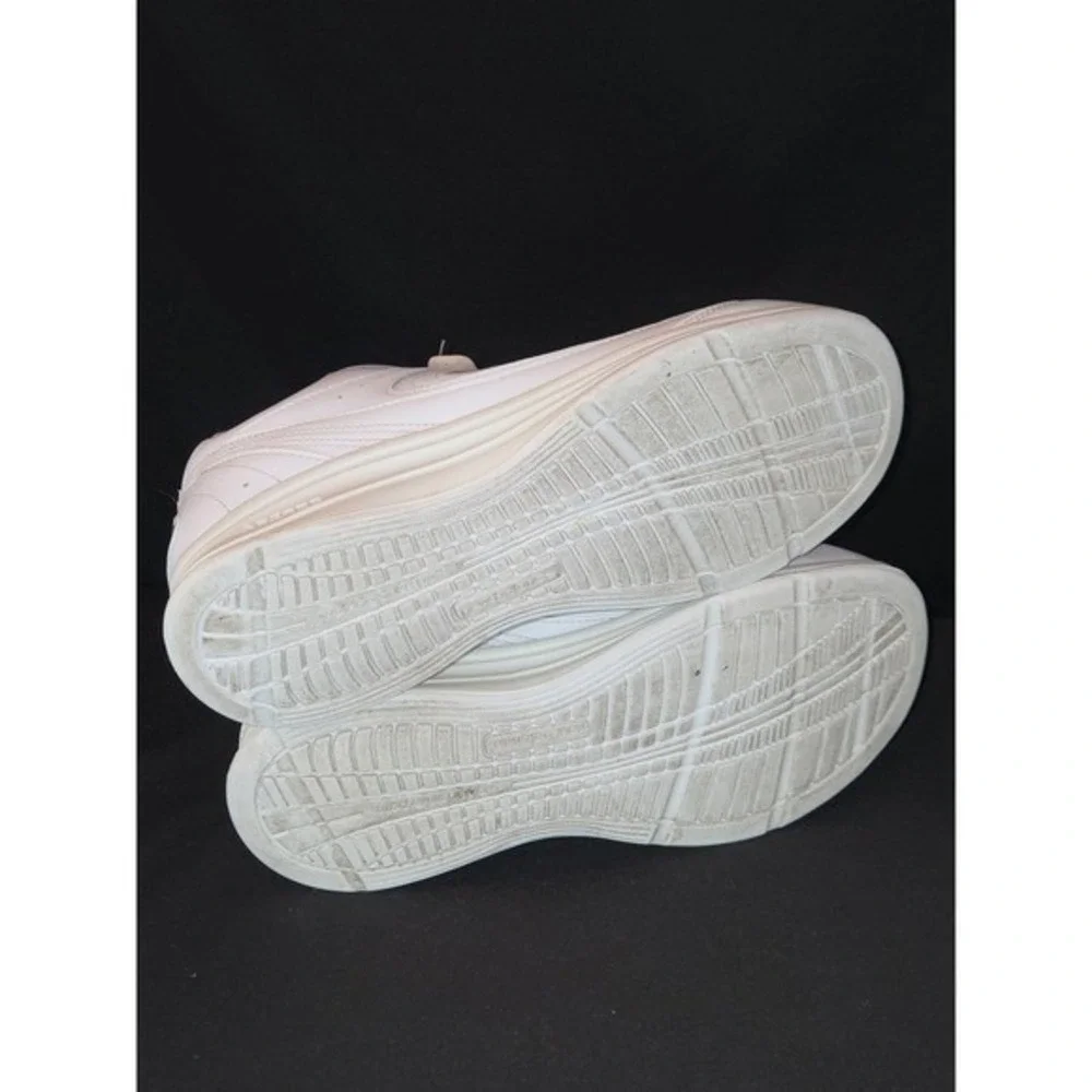 New Balance 577 Womens White Leather Walking Shoes WW577VW Hook Loop‎ Size 10